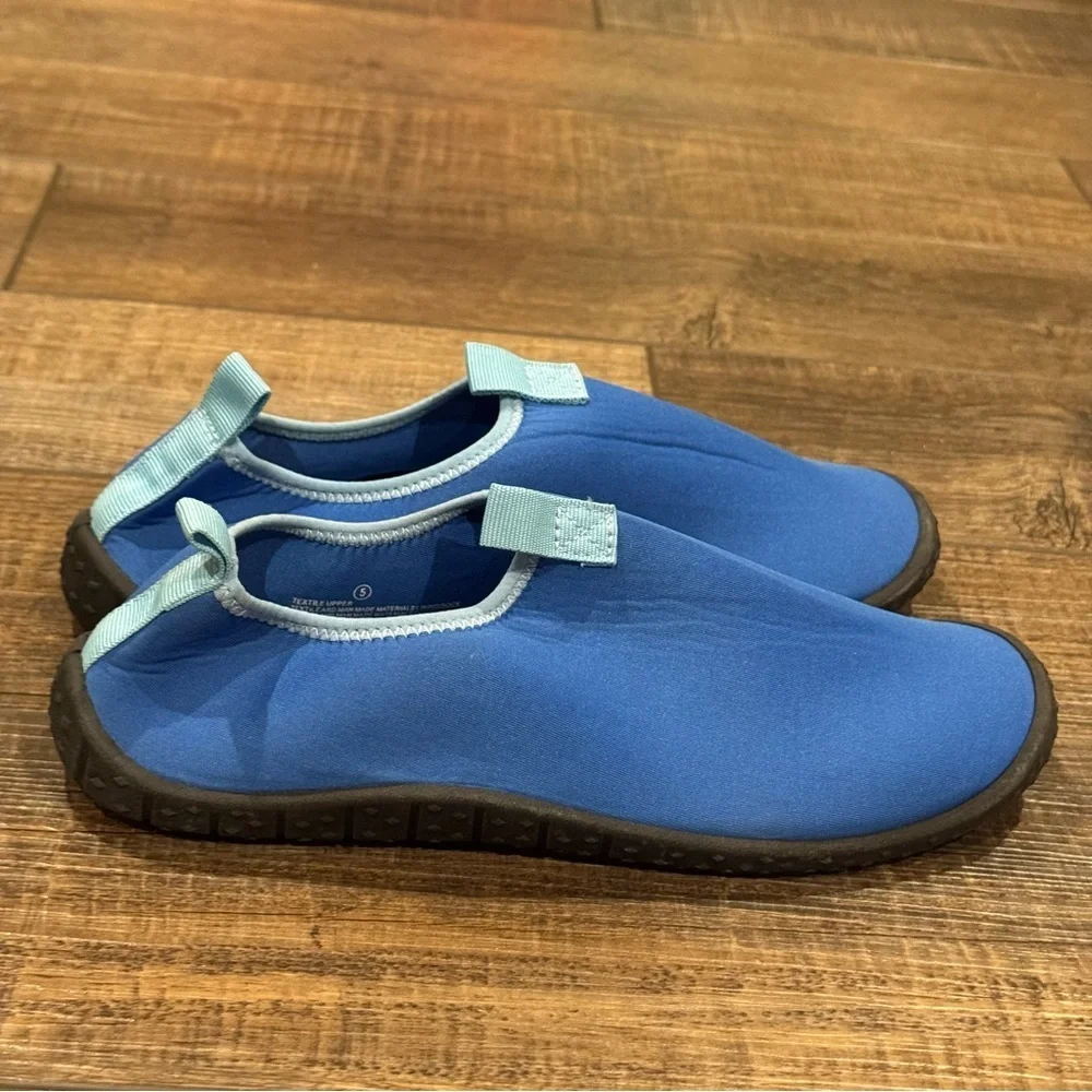 Cat and Jack Boys Water Shoes Swim Quick Dry Light Weight Blue Size 5